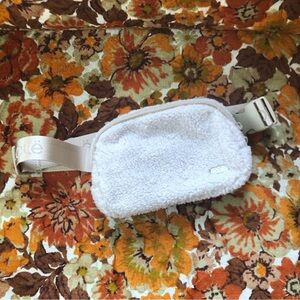 Lolë Sherpa Fanny Pack